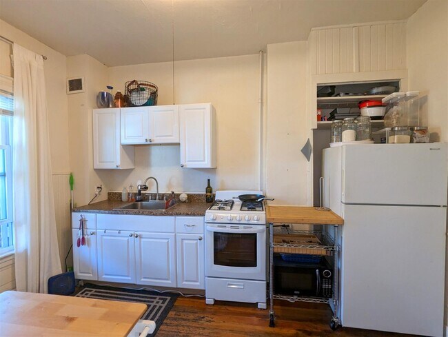 Photo - 8 Evergreen Sq Unit 2