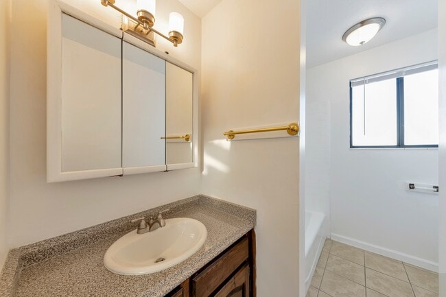 Photo - Enormous 4 Bed / 3 Bath Pet Friendly Home in East Layton! Available NOW!