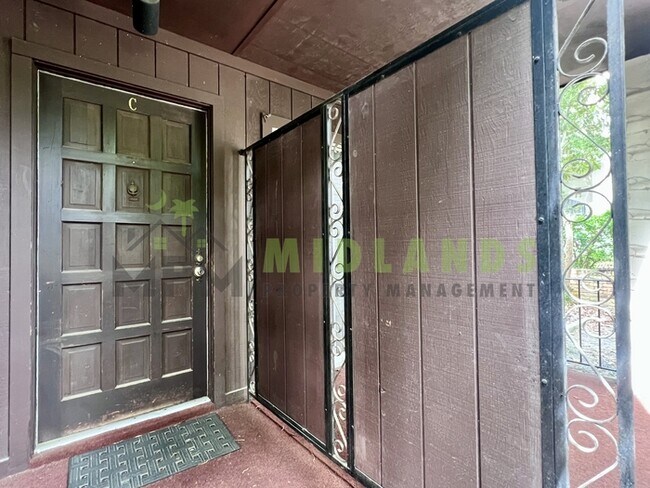 Photo - 2505 Blossom St