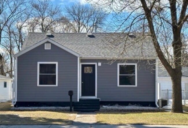 Building Photo - 105 Arnold Ave N