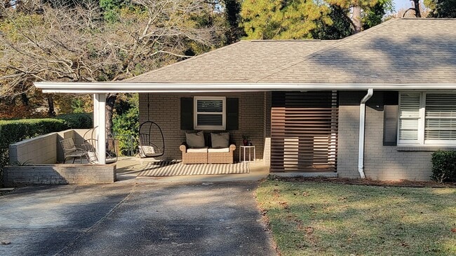 3010 Santa Monica Dr