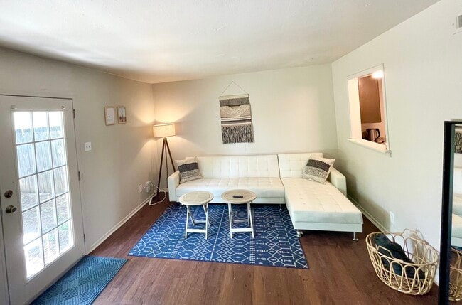 Building Photo - 2501 Mission Hill Dr Rental