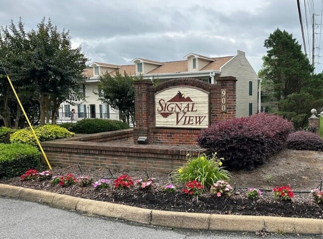 Building Photo - Move in Special 1/2 OFF 1 month's rent! Rental