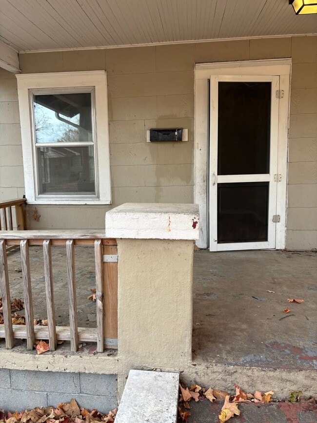 Building Photo - Charming 3 Bed 1.5 Bath Home With Fenced Yard