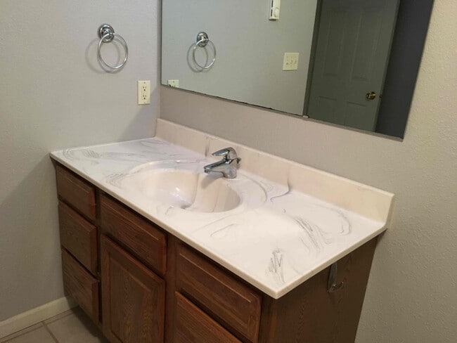 Photo - 5185 Samuelson Rd