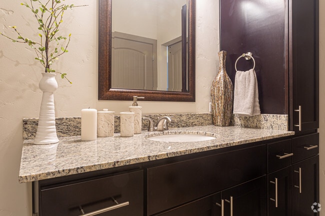 2BR, 2BA - 1,116 SF