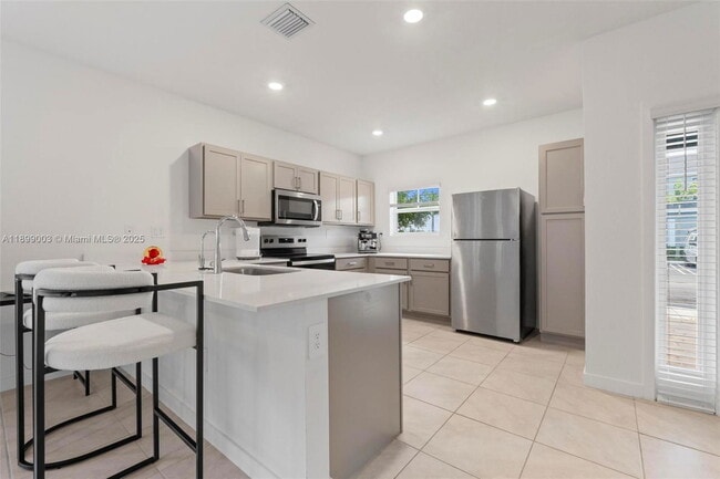 Photo - 377 E Palm Dr