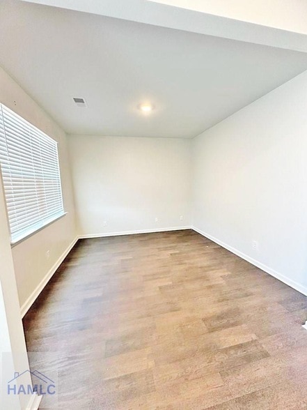 Photo - 163 Hogan Dr