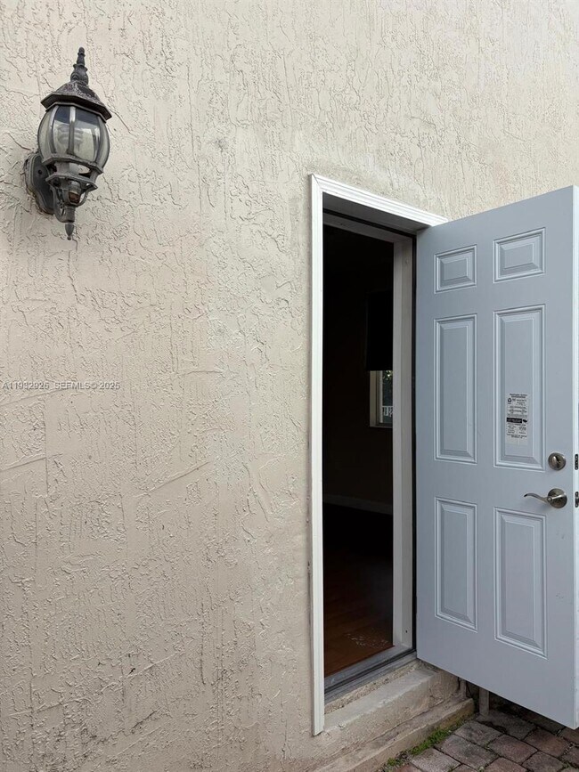 Building Photo - 6320 SW 163rd Pl Unit 6320