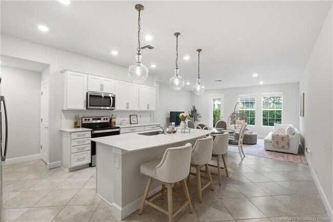 Photo - 1871 Tarni Way