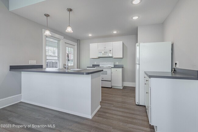 Photo - 802 Quincy Ave