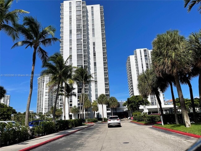 Building Photo - 20505 E Country Club Dr Unit 734