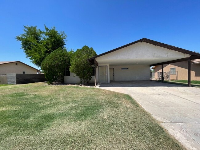 Building Photo - 4 bedroom Home in Yuma Valley for Rent!