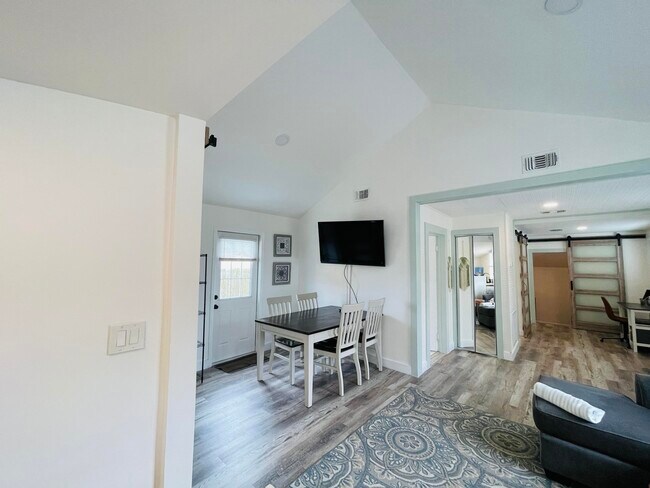 Photo - 4167 SE Seaward St