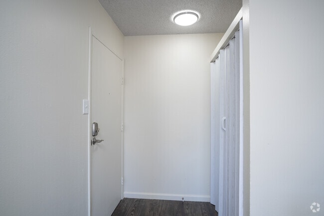 1 dormitorio, 1 baño, 550 pies cuadrados, entrada principal