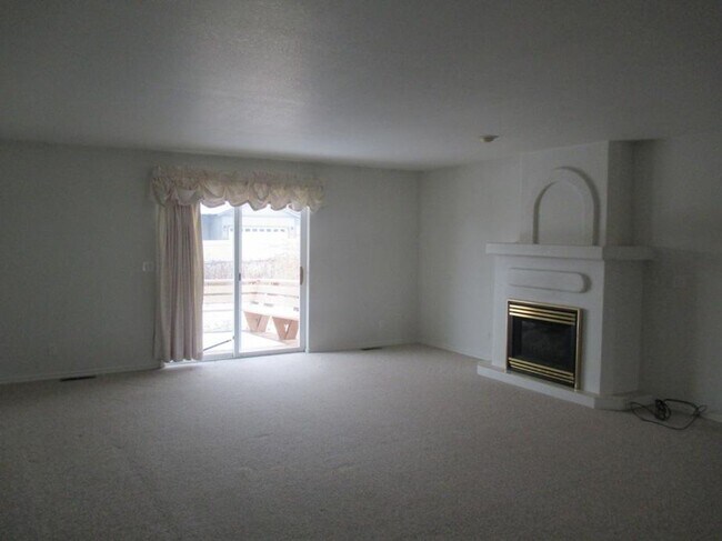 Photo - Lovely Kalispell home with a garage