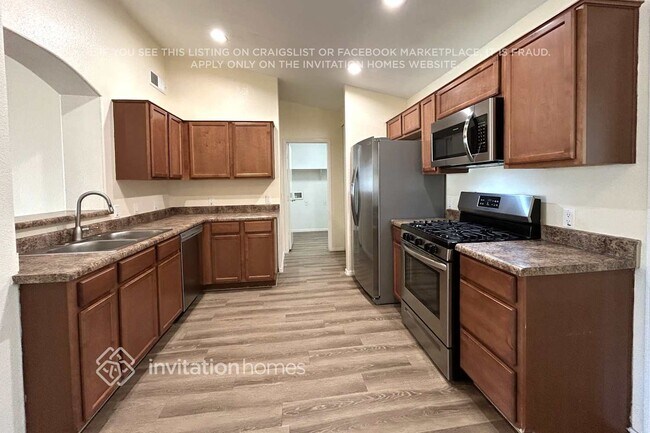 Photo - 16090 W Maricopa St