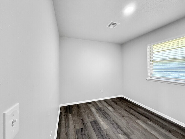 Photo - 812 Meadowridge Dr