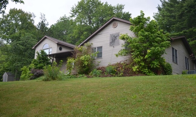 Building Photo - 5681 Fullview Heights Dr Unit B