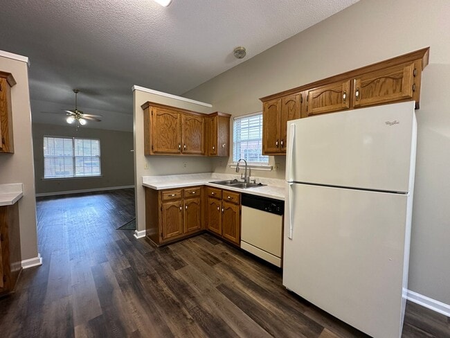 Photo - Olive Branch/ Center Hill Area- 3BR/ 2BA AVAILABLE NOW! New Flooring and Freshly Painted!