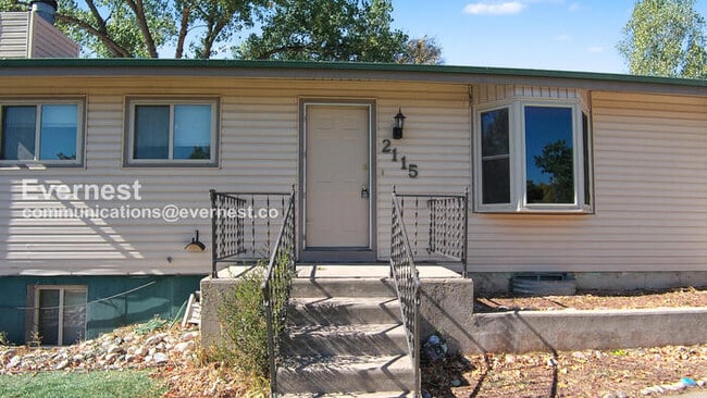 Building Photo - 2115 Diana Dr