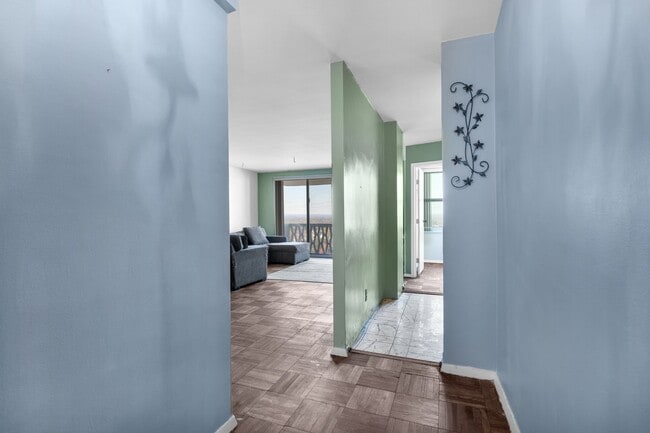 Photo - 2000 Linwood Ave Unidad # 17H