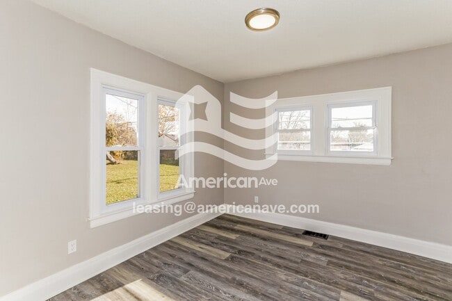 Photo - 208 N Walnut St