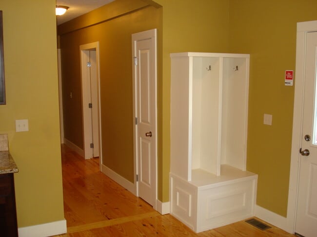 Photo - 832 Michigan St NE