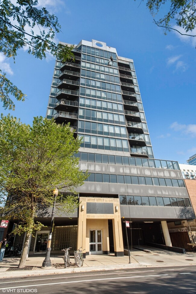 Building Photo - 1309 N Wells St Unit 1107