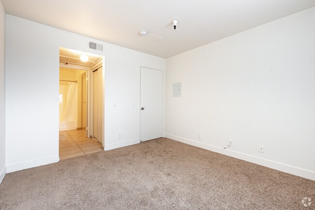 1BR, 1BA -864SF - Bedroom