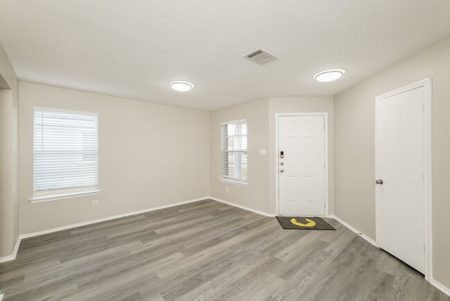 Photo - 411 Saul St