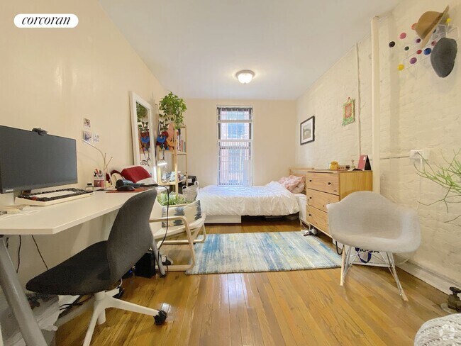 Building Photo - 181 Thompson St Rental