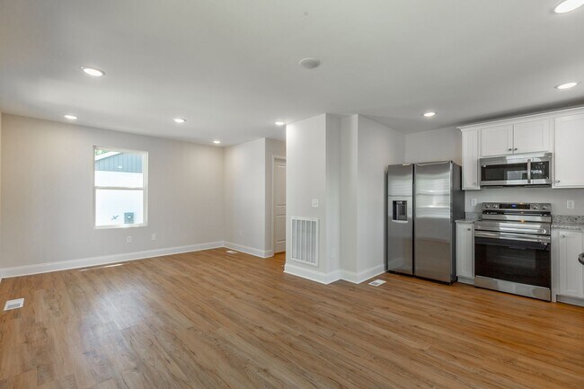 Photo - 2005 S Lyerly St Unit A