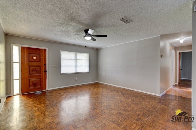 Photo - 907 Hamilton St