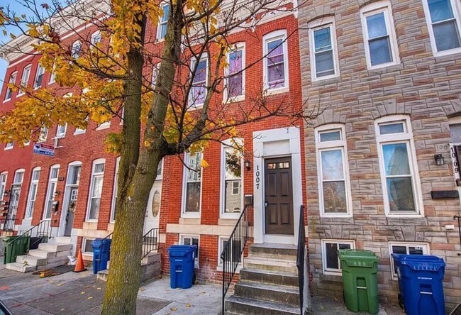 Building Photo - Fully Furnished! Spacious Rooms! Modern De...