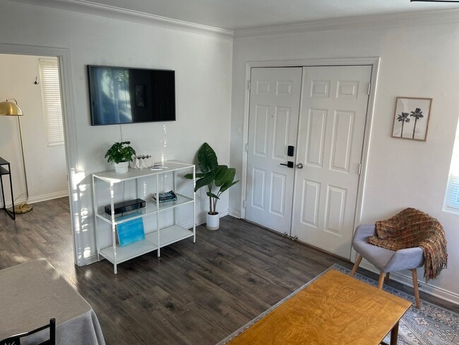 Photo - 2152 Oliver Ave