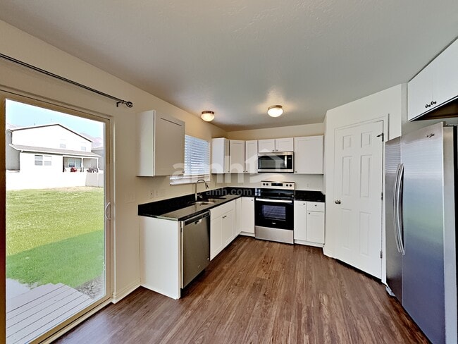 Photo - 4384 Maple Dr