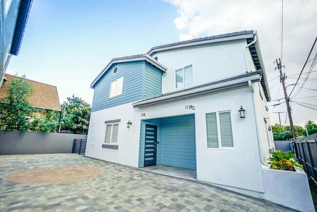 Photo - 1118-1118 1/2 W 39th Pl