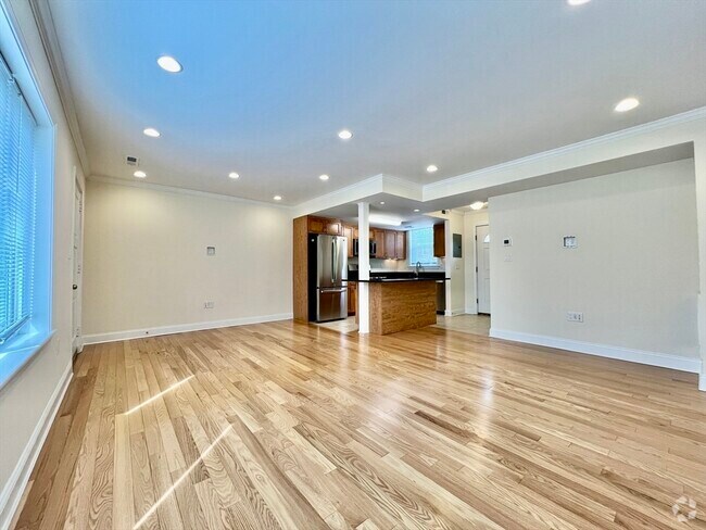 Building Photo - 585 Vfw Pky Unit 1 Rental