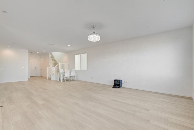 Photo - 10276 Thurso Ave