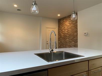 921-925 N 3rd St (928-932 James St)