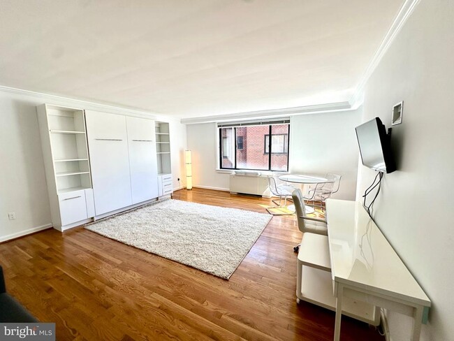 Building Photo - 5112 MacArthur Blvd NW Unit 201