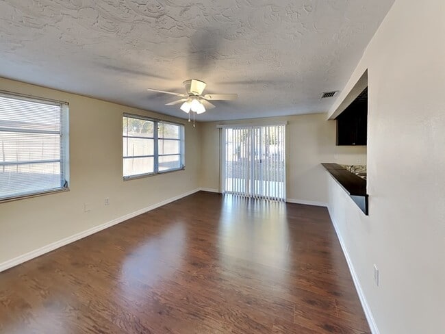 Photo - 6041 9th Ave