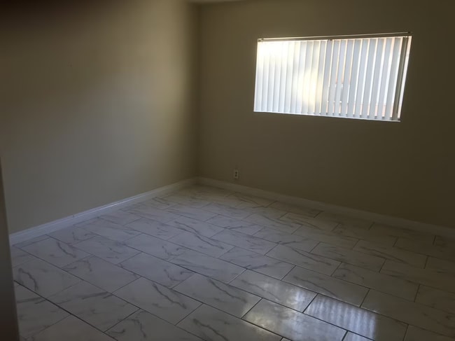 717 E Santa Fe Ave