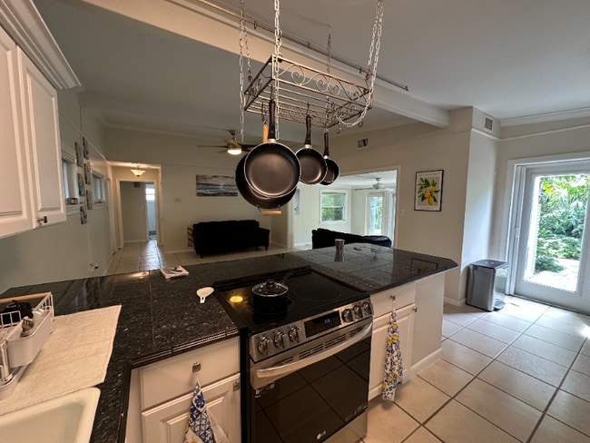 Photo - 1648 Maravilla Ave