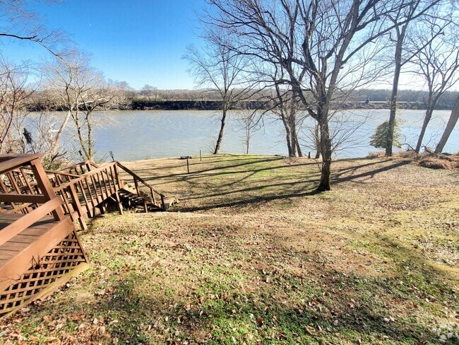 Building Photo - Two Bedroom with River Views! Rental