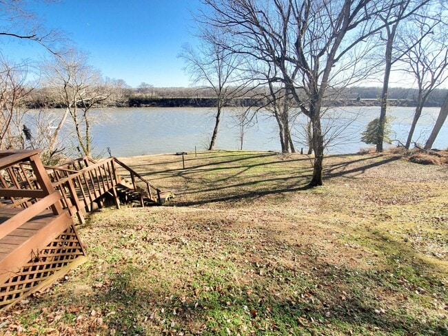 Building Photo - Two Bedroom with River Views! Rental