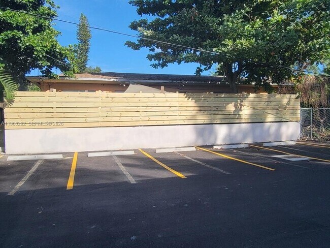 Photo - 7843 NE 10th Ave Unidad 2