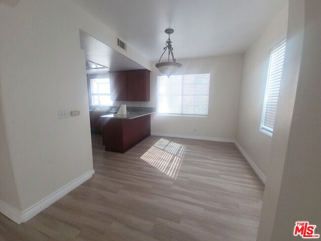 Photo - 4838 Elmwood Ave Unit 5