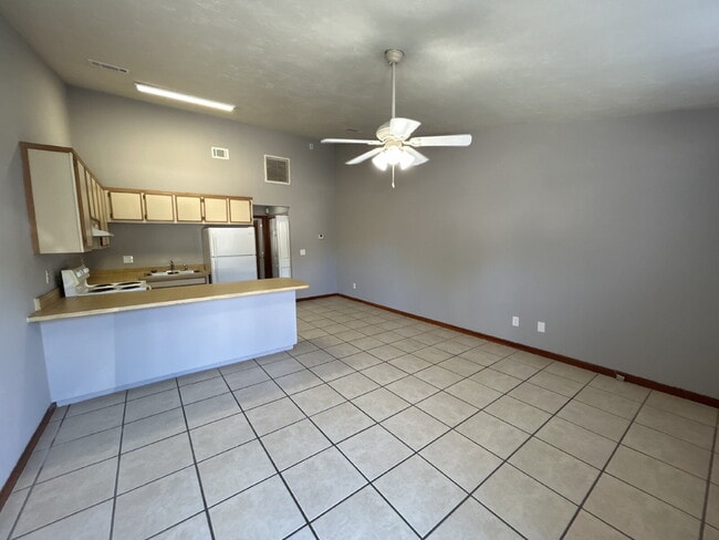 Photo - Spacious 1 Bedroom 1 Bathroom! Located Off Ocala Road.